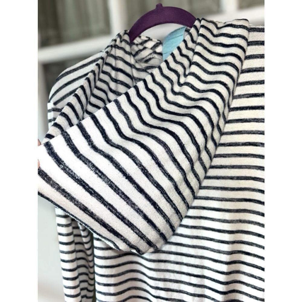 A New Day Women’s Size XS White & Black Striped Pullover Preppy Sweater Hoodie - Picture 4 of 10